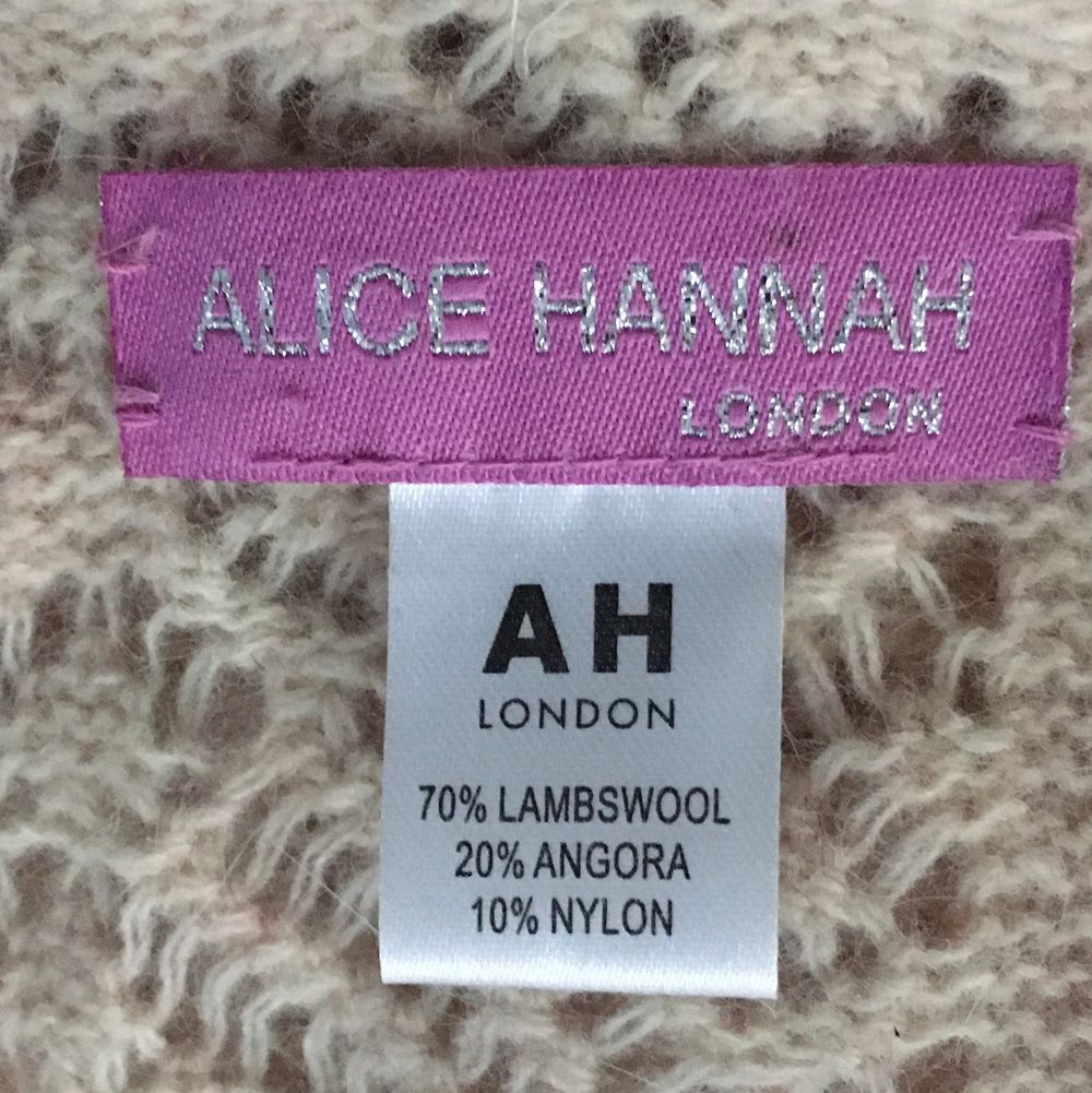 Mycket fint scarf från Alice Hanna London.ull och nylon. Som ny.. Accessoarer.