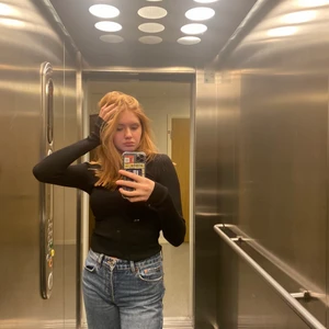 Stickad tröja från Åhléns  - Använd ca 2 gånger, väldigt skön och streching. Säljer då den inte används. Köpt på Åhléns för 500kr