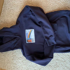 Hoddie - Hoddie från hm herravdelning som är superskön!! Använder ej längre så säljer den. 