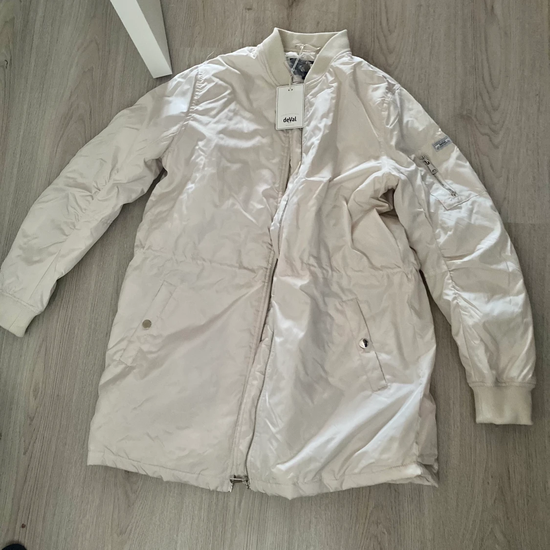 OANVÄND MÄRKES JACKA 