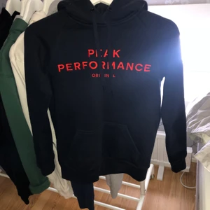 Peak Performance Hoodie - Hoodie från Peak Performance. Storlek XS. Använd fåtal gånger, bra skick!