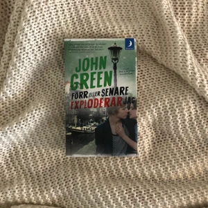 Förr eller senare exploderar jag - Säljer den populära boken ”Förr eller senare exploderar jag” av John Green då jag råkade beställa två. Helt i nyskick🤩
