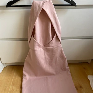 Klänning - Använd endast 1 gång.