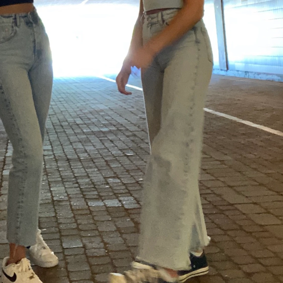 ljusblåa jeans!