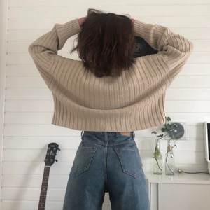 MadLady tröjaaa - mysig MadLady tröja säljes<3  skick: som ny, inga defekter storlek: XS/S/M kostnad: 170kr totalt alltså frakt inräknad🥰  märke: MadLady  kontakta i DM eller plick om intresserad pris går att diskutera  samfraktsalternativ finns även mötasupp i Blekinge