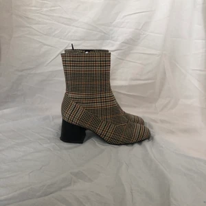 Boots från monki - knappt använda