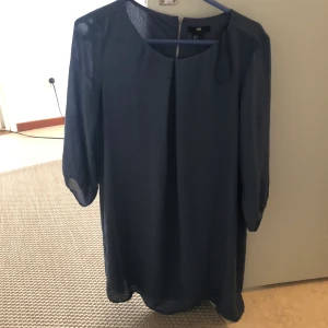 Klänning - Klänning i strl 36