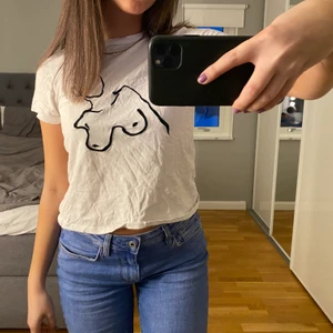 T-shirt från monki - Snygg T-shirt från monki