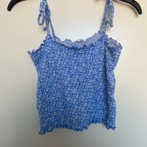 Oanvänt linne, strl M(40-42) - Aldrig använt. Skriv vid intresse