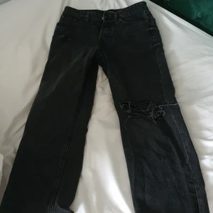 Jeans  - Storlek 38 säljer på grund av för små och kan därför inte visa de på tyvärr                                                                             köparen står för frakten 