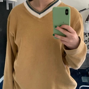 Vintage långärmad tröja - En brun-orange långärmad tjocktröja som är köpt second hand. Kommer inte till användning.