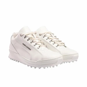 Saint Laurent Jump Sneaker Vit/Blå/Svart - !Beställningsvara! - Saint laurent jump sneaker - Storlek 39-45 - Skick 10/10 - nypris 8000 - mitt pris: bin 4500 - Köpare står för frakt om inget annat bestäms och meetup kan lösas i Uppsala eller eventuellt i Stockholm 