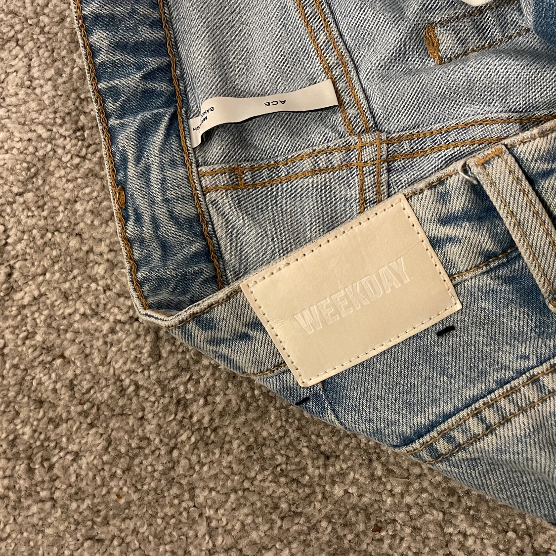 Utsvängda jeans från Weekday - 90