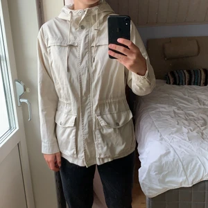 Beige jacka - Säljer då den aldrig används längre! 