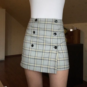 Rutig kort kjol, storlek 36 - Bra passform:)