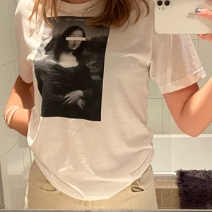 The cool Elephant T-shirt  - Säljer nu min The Cool Elephant T-shirt då den inte kommer till användning längre! Sparsamt använd och är i strl S 🤍 köpare står för frakten