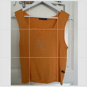 Gullig topp - Jätte gullig topp med paljetter köpt second hand🥰, passar mig som är en xs/s