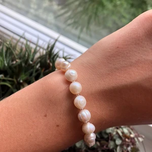 Armband - Ett superfint pärlarmband!🤍 kontakta mig vid intresse!!