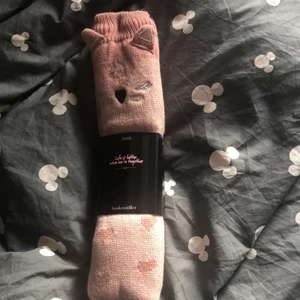 Strumpor/ toffla  - Fick dessa i present men har aldrig använt, de e bra kvalite på de och de e oöppnade💗