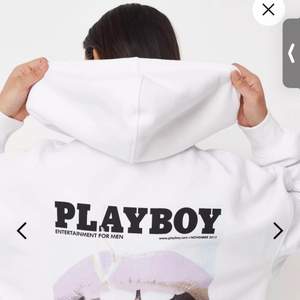 Säljer en helt ny hoodie från Playboy X  missguided helt ny med taggen kvar  , storlek 38