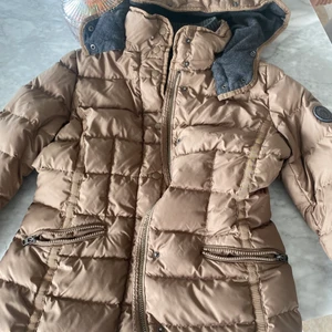 Marc O’Polo vinterjacka - Marc O’Polo vinterjacka säljes väldigt fint skick, har knappt använt den, säljes billigt. Nypris ca 2500kr 