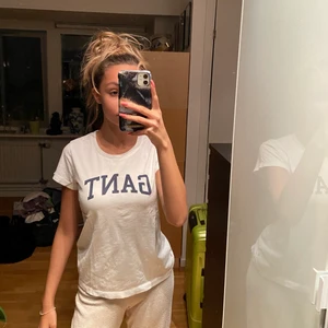 T shirt - Vit t shirt från Gant. Storlek xs. Skriv vid intresse eller frågor! 