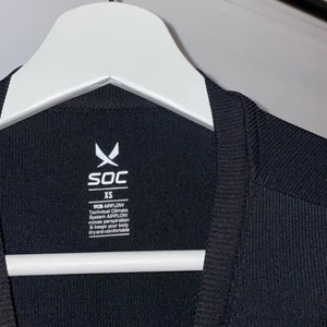 Träningströja - Säljer denna ribbade träningatröja från soc i storlek xs för 45kr och köparen står för frakten :)