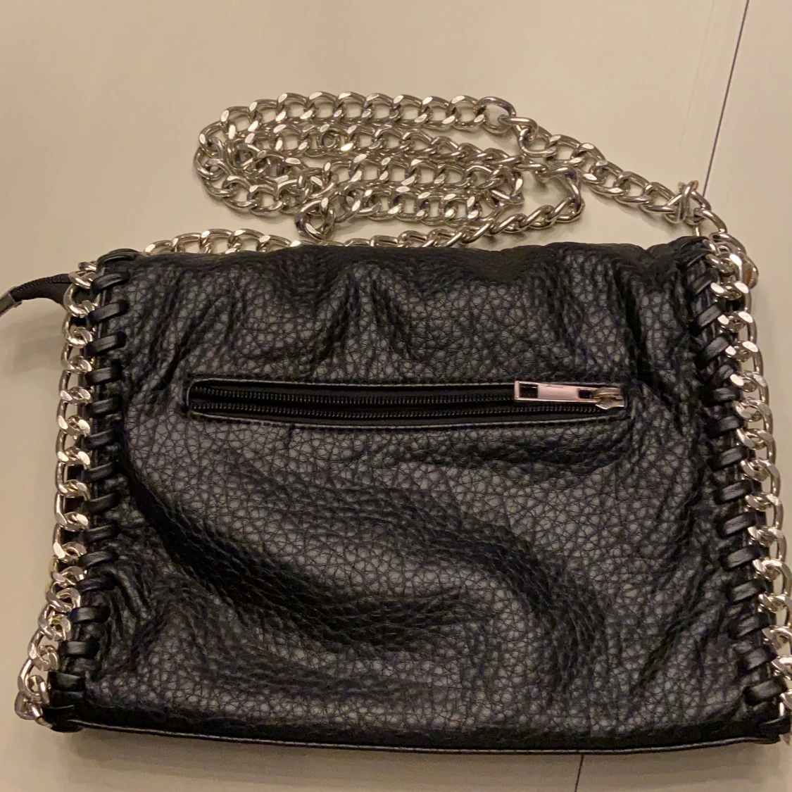 Svart tiamo väska - 90