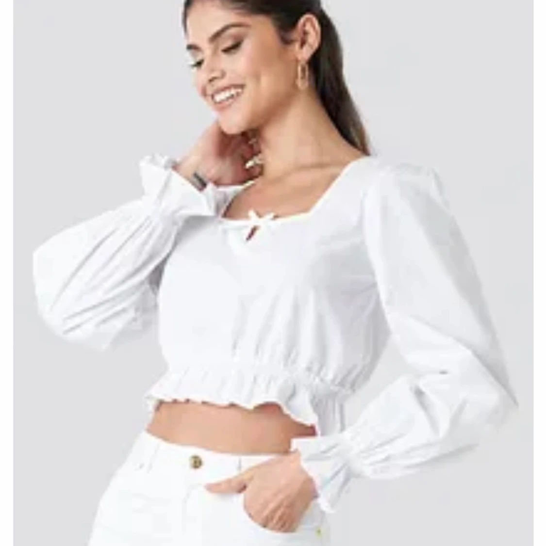 NA-KD långärmad croptop - 90