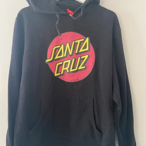 Santa Cruz hoodie - Fin hoodie från Santa Cruz i strl M   Finns i sundsvall, kan posta om köpare står för frakt :) 