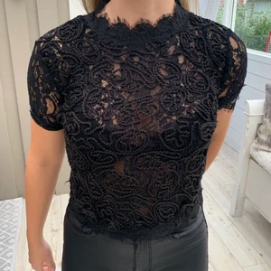 top - topp från zara i storlek 36