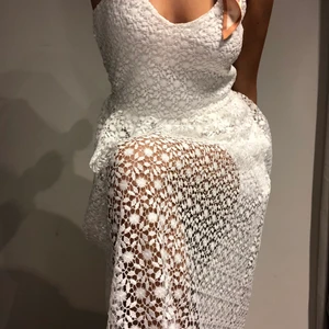 Vit klänning med spets - Vit långklänning med spets ordpris 650