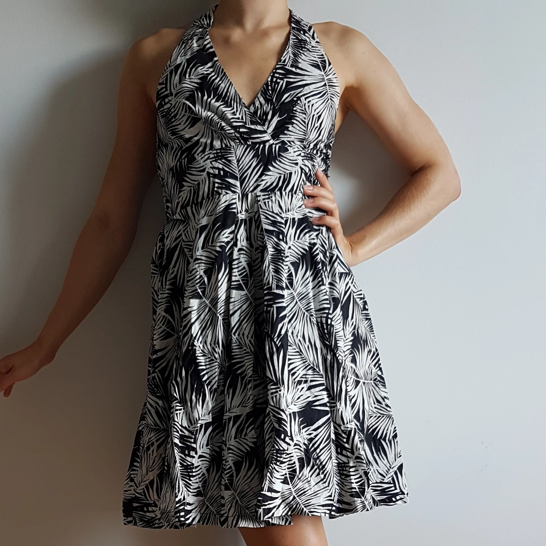 Svartvit halterneck klänning H&M