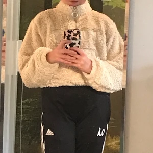 Fluffig tröja - Fluffig tröga från Rükie. Säljer den för jag inte använder den längre