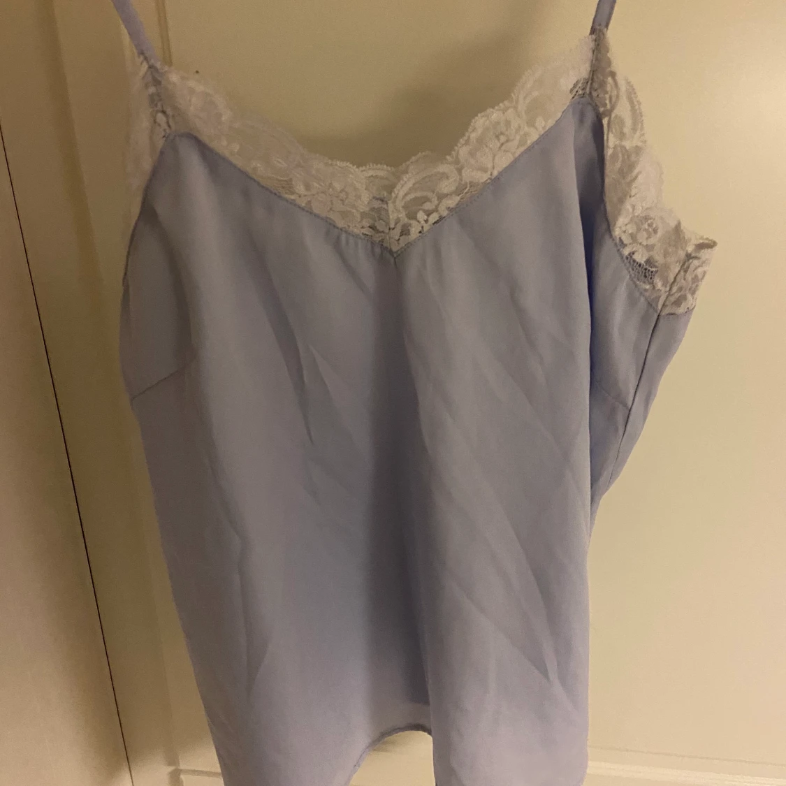 Ljusblått spets-linne💓