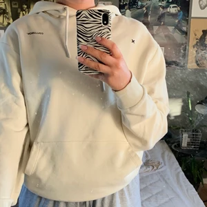 Beige Collusion hoodie - Beige/ benvit färg. Är oversize 