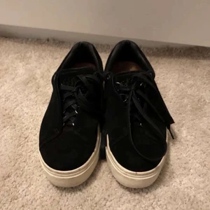 Eytys skor - Säljer mina super coola eytys skor som nästan är helt oanvända och inprincip nya. box, dustbag och extra snören medföljer💓