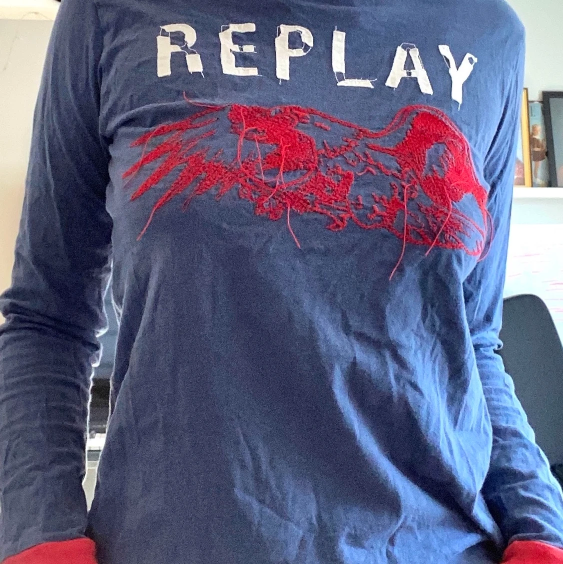 Cool tröja med broderi  - 90