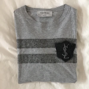 YSL  - YvesSaintLaurent långärmad tröja. Köpt på Sellpy. Säljes pga kommer inte till användning. 