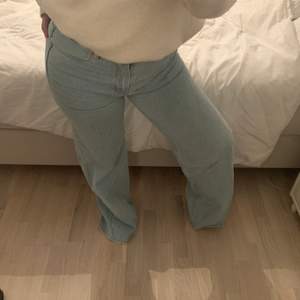 Säljer dessa jeans från Junkyard då de är för långa (160cm)!💕 Använt få gånger! Skriv om du är intresserad eller vid frågor!
