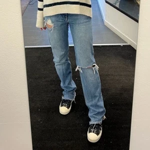 Zara jeans - As balla zara jeans! Stolek 36, sitter såååå bra! Köpte för 2,5 år sen typ, slutsålda!😍 mina bilder!