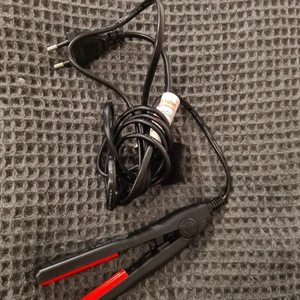 Krustång för volym  - Liten krustång som passar perfekt för att få volym i håret. Testad en gång, men det var inget som passade mitt hår.  Nyskick  Frakt tillkommer, 45kr #krustång #volym