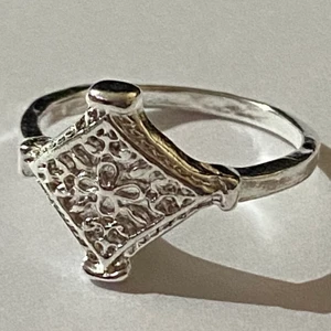 Ring - Silverring i form av en romb.