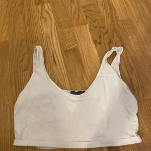 Hm linne - Ett hm linne som är i storlek m och är vit 