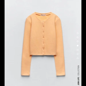 Cardigan - Stickad orange tröja. Aldrig använd. Storlek M men passar S.🧡🧡🧡 