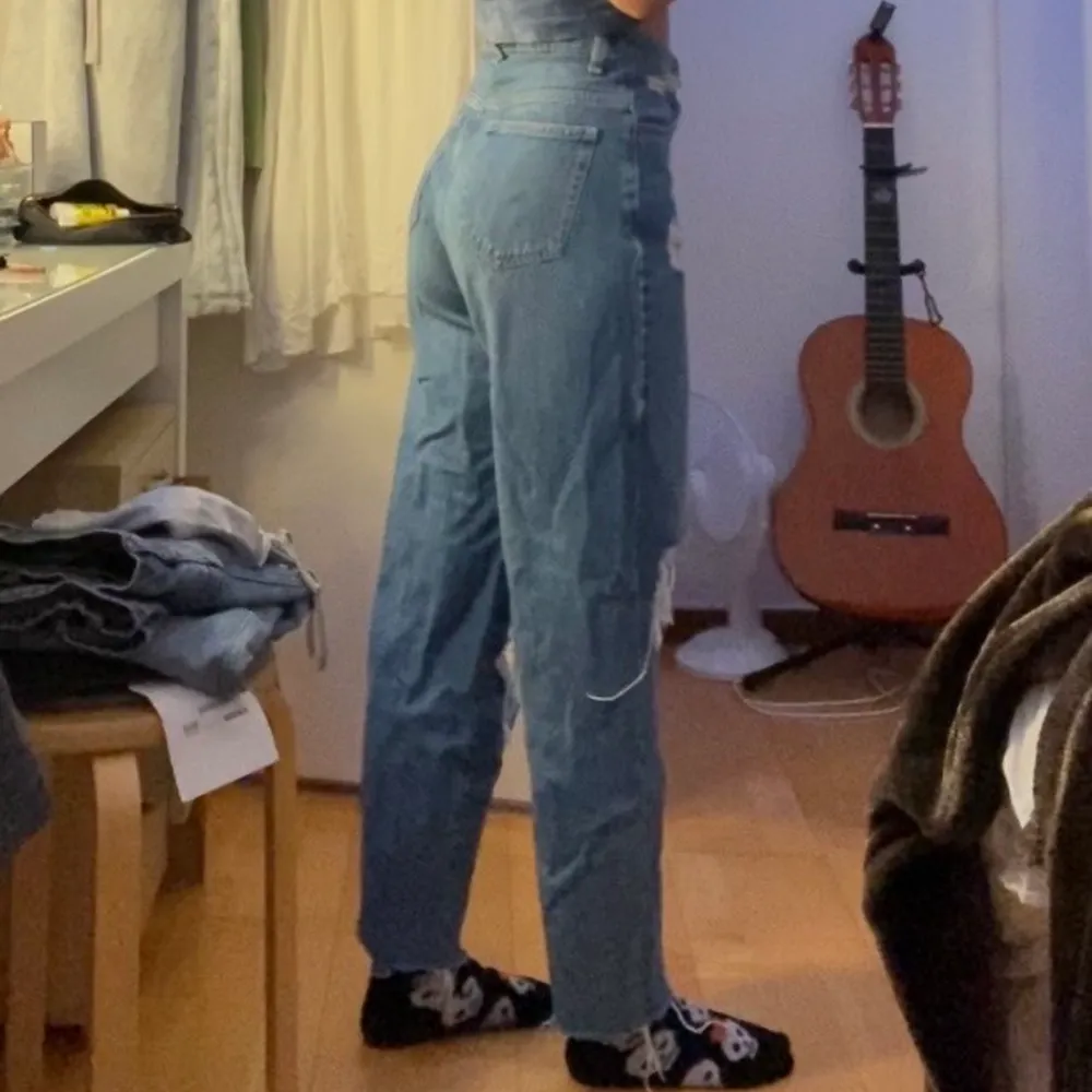 Mom jeans i strlk 36 från Tally Weijl, är 160 lång. 100 kr + 66 kr frakt. Jeans & Byxor.