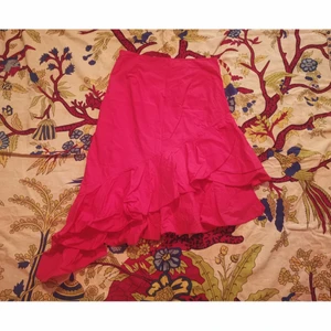 Kjol - Kjol i 100 % bomull med volanger och asymetrisk cut✨ 💃✨