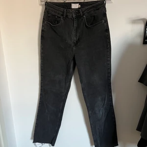 Jeans m slitningar  - Nyskick. NA-KD x AFJ 