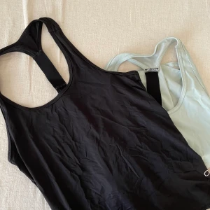 Drop of mindfullmess linnen - Säljer dessa två DOM linnen, väldigt sparsamt använda och säljer då de inte kommer till användning. Säljer båda för 349kr, 1 kostar runt 399 i butik💗