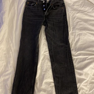 Jeans från zara  - Midrise raka jeans från Zara. Storlek 38, använt ett fåtal gånger 